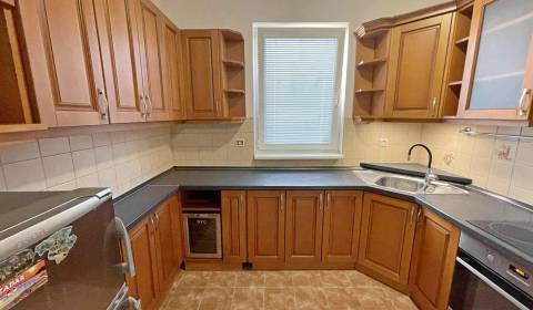 Hangulatos, felújított 2 szobás lakás Galánta központjában