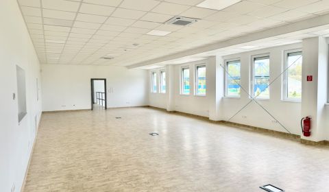 Modern irodák bérlésre Teplička nad Váhom központjában