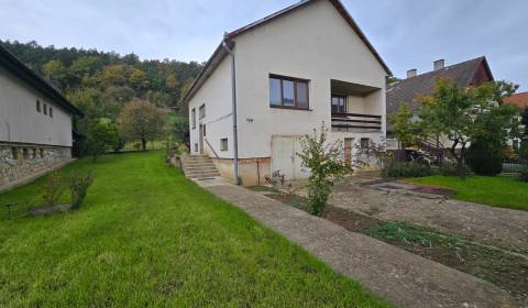 Eladó Családi ház, Családi ház, Hrachovište, Nové Mesto nad Váhom, Szl
