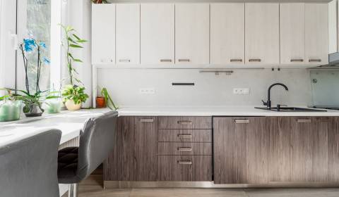 Eladó 3 szobás lakás, 3 szobás lakás, Nové Mesto nad Váhom, Szlovákia