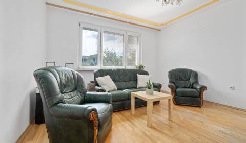 Eladó 3 szobás lakás, 3 szobás lakás, Pribišova, Bratislava - Karlova 