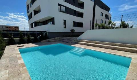 Kiadó 2 szobás lakás, 2 szobás lakás, Senec, Szlovákia