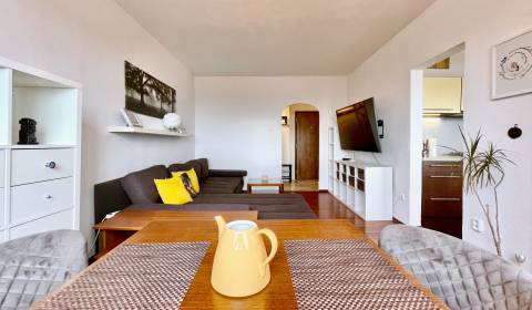 Kiadó 3 szobás lakás, 3 szobás lakás, Jankolova, Bratislava - Petržalk