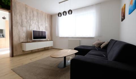 Kiadó 2 szobás lakás, 2 szobás lakás, M. R. Štefánika, Senec, Szlováki