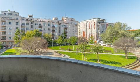 Eladó 5 vagy több szobás, 5 vagy több szobás, Námestie Martina Benku, 