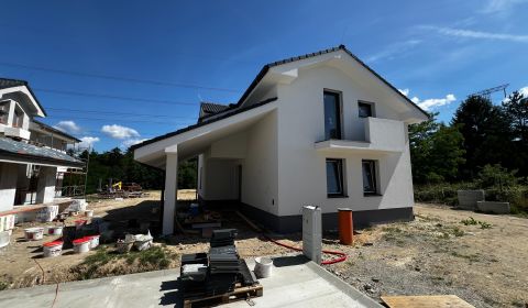 Eladó Családi ház, Családi ház, Lesná, Malacky, Szlovákia