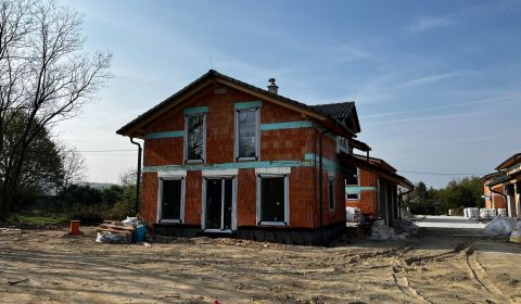 Eladó Családi ház, Családi ház, Lesná, Malacky, Szlovákia