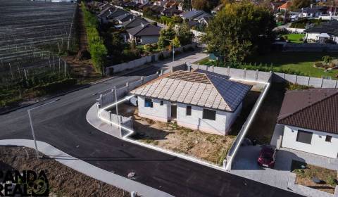 Eladó Családi ház, Családi ház, Topoľčany, Szlovákia