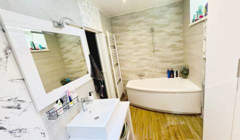 Eladó 3 szobás lakás, 3 szobás lakás, Nové Mesto nad Váhom, Szlovákia