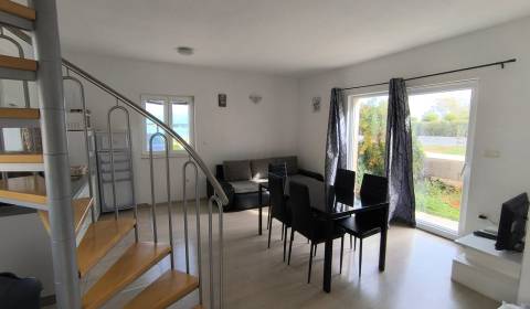 HORVÁTORSZÁG - Apartman az első sorban a tengertől - NIN