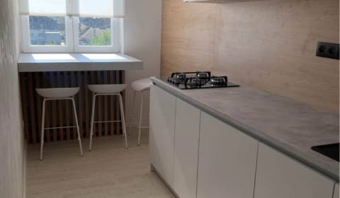 Kiadó 3 szobás lakás, 3 szobás lakás, L. Novomeského, Pezinok, Szlovák