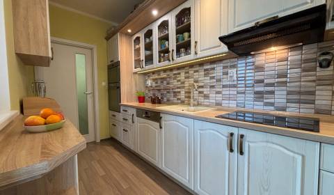 Eladó 4 szobás lakás, 4 szobás lakás, Trenčín, Szlovákia