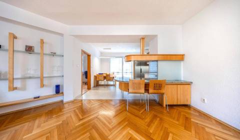 Eladó 3 szobás lakás, 3 szobás lakás, Zámocká, Bratislava I, Szlovákia