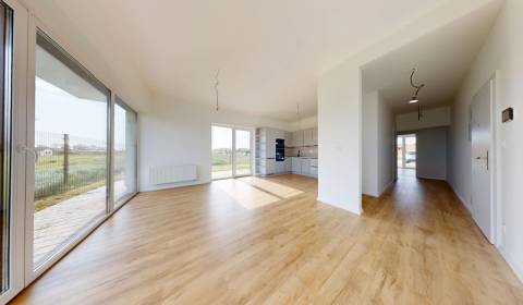 Eladó 3 szobás lakás, 3 szobás lakás, Dúhová, Pezinok, Szlovákia