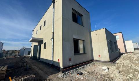 Eladó Családi ház, Családi ház, Dunajská Streda, Szlovákia