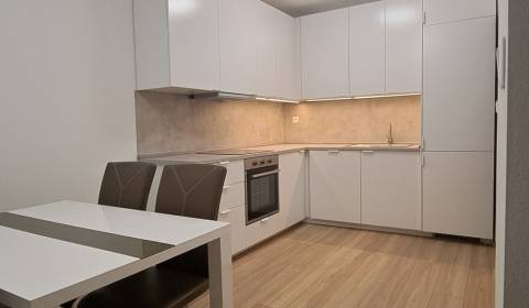 Kiadó 2 szobás lakás, 2 szobás lakás, Ilava, Szlovákia