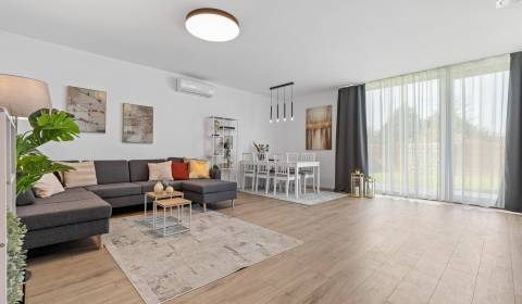 Eladó Villa, Villa, Lipnická, Senec, Szlovákia