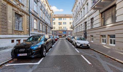 Eladó 4 szobás lakás, 4 szobás lakás, Gunduličova, Bratislava - Staré 