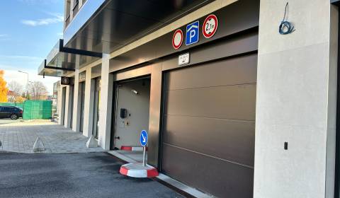 Kiadó Garázsok, Garázsok, Karpatská, Poprad, Szlovákia