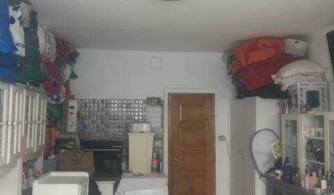 Eladó Garzonlakás, Garzonlakás, Žiar nad Hronom, Szlovákia