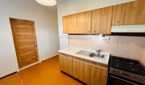 Kiadó 3 szobás lakás, 3 szobás lakás, S. H. Vajanského, Nové Zámky, Sz