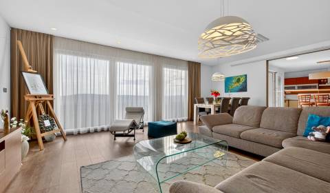 Eladó 4 szobás lakás, 4 szobás lakás, Hlaváčikova, Bratislava - Karlov