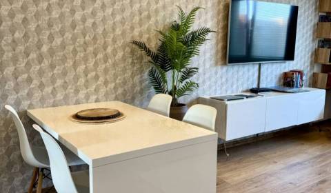 Eladó 4 szobás lakás, 4 szobás lakás, Námestie SNP, Dunajská Streda, S