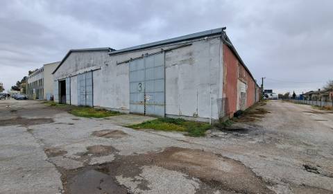 Kiadó Raktárak és ipari épületek, Raktárak és ipari épületek, Levická,