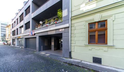 Kiadó Garázsok, Garázsok, Jozefská, Bratislava - Staré Mesto, Szlováki