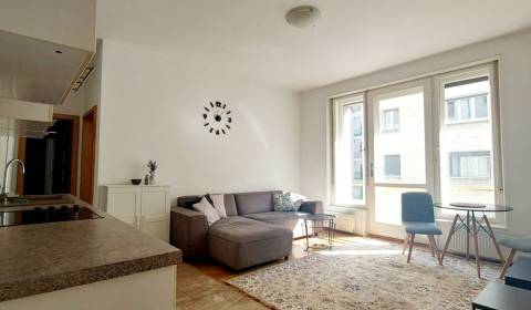 Eladó 3 szobás lakás, 3 szobás lakás, Gorkého, Bratislava - Staré Mest