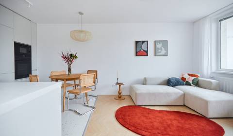 Eladó 3 szobás lakás, 3 szobás lakás, Branisková, Košice - Staré Mesto