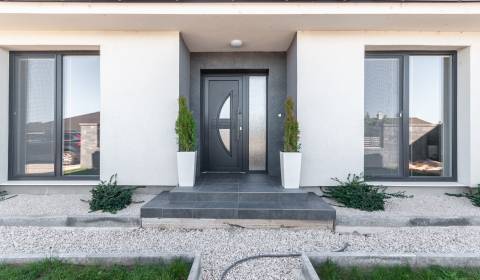 Eladó Családi ház, Családi ház, Komárno, Szlovákia