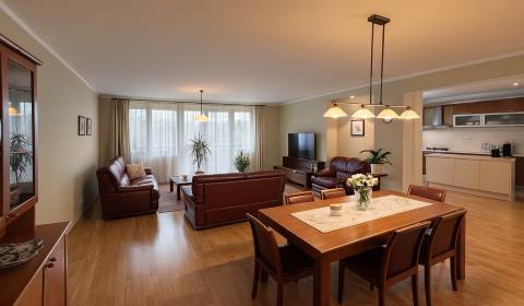 Eladó 4 szobás lakás, 4 szobás lakás, Kysucká, Bratislava - Staré Mest