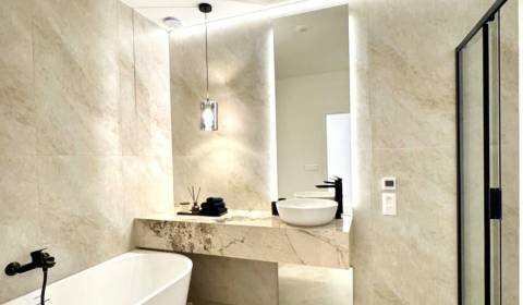 Eladó 4 szobás lakás, 4 szobás lakás, Bratislava - Staré Mesto, Szlová