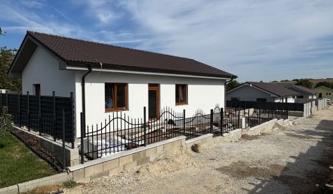 Eladó Családi ház, Családi ház, Topoľčany, Szlovákia
