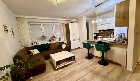Eladó 2 szobás lakás, 2 szobás lakás, Považská Bystrica, Szlovákia