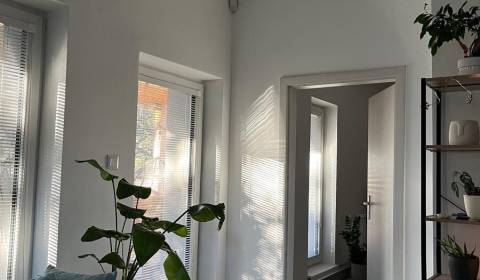 Eladó 4 szobás lakás, 4 szobás lakás, Bratislava - Vrakuňa, Szlovákia