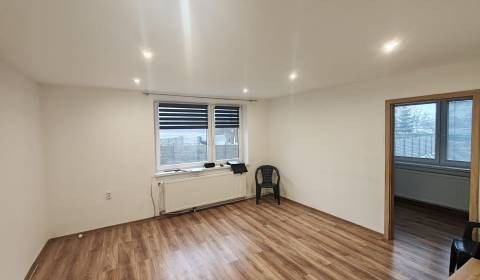 Eladó 3 szobás lakás, 3 szobás lakás, Lomnická, Vranov nad Topľou, Szl