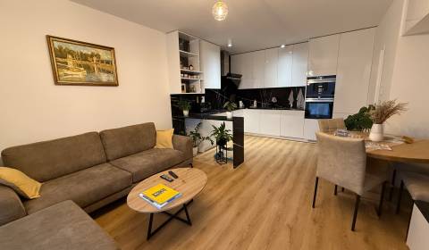 Eladó 2 szobás lakás, 2 szobás lakás, Námestie slobody, Púchov, Szlová