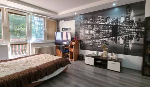 Eladó Családi ház, Családi ház, Žiar nad Hronom, Szlovákia