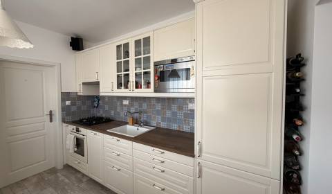 Eladó 3 szobás lakás, 3 szobás lakás, Bratislava - Dúbravka, Szlovákia