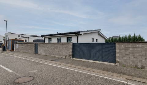 Eladó Családi ház, Családi ház, Pri parku, Pezinok, Szlovákia