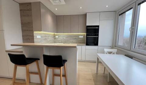 Eladó 3 szobás lakás, 3 szobás lakás, Bánovce nad Bebravou, Szlovákia