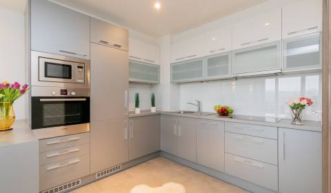 2 szobás lakás, Pribinova, kiadó, Bratislava - Staré Mesto, Szlovákia