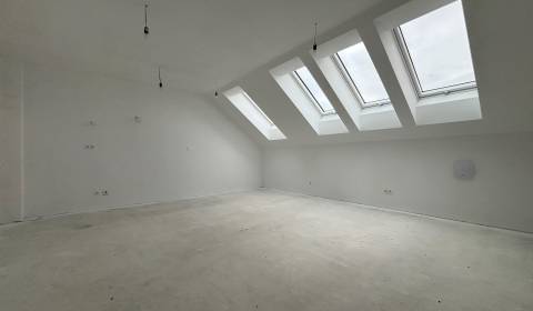 Eladó 2 szobás lakás, 2 szobás lakás, Hlohovec, Szlovákia