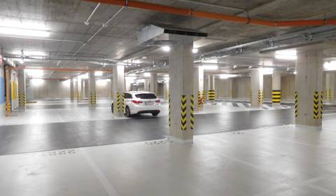 Kiadó Garázsok, Garázsok, Bernolákova, Bratislava - Staré Mesto, Szlov