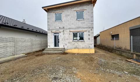 Eladó Családi ház, Családi ház, Hviezdna, Košice-okolie, Szlovákia