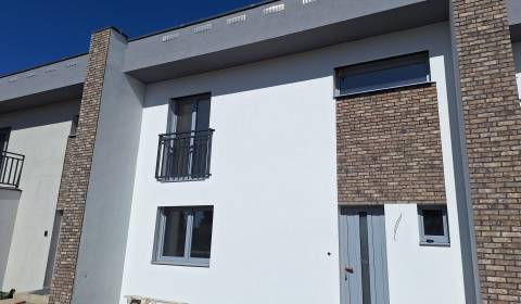 Eladó Családi ház, Családi ház, Nové Zámky, Szlovákia