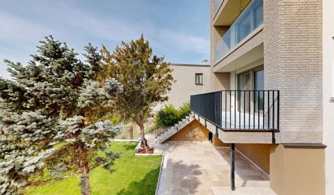 Eladó Családi ház, Családi ház, Révová, Bratislava - Staré Mesto, Szlo