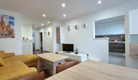 Eladó 3 szobás lakás, 3 szobás lakás, Žiar nad Hronom, Szlovákia